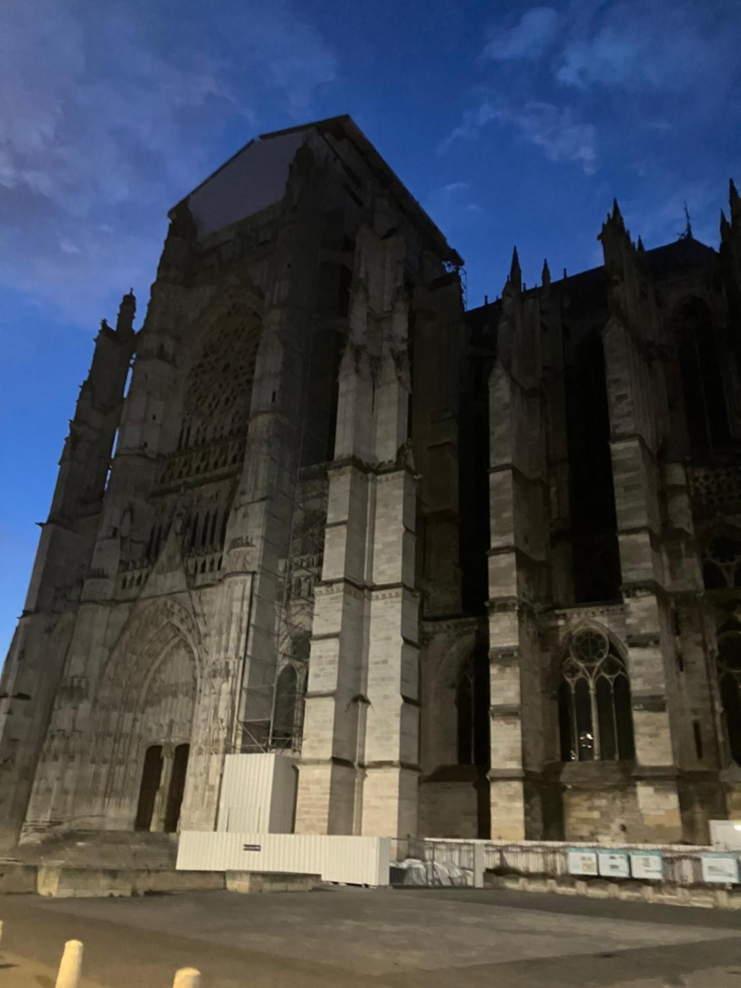 Lovely Appartement Vue Cathedrale Beauvais Exterior foto