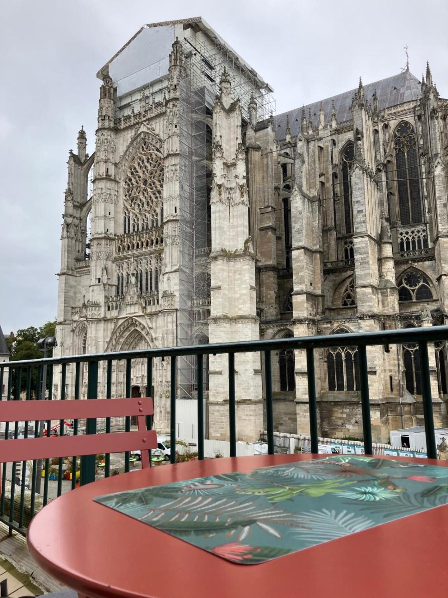 Lovely Appartement Vue Cathedrale Beauvais Exterior foto